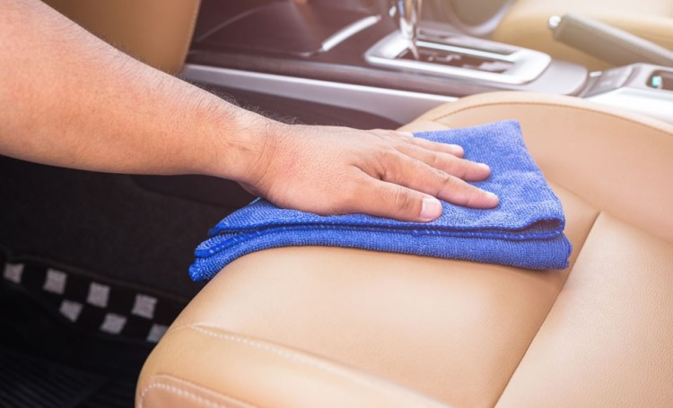 9 consejos para limpiar eficazmente los asientos del coche