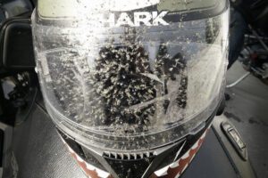 Consejos para el mantenimiento y limpieza de tu casco de moto