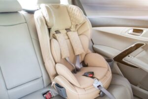 ¿Cómo garantizar la seguridad de un niño en el coche?