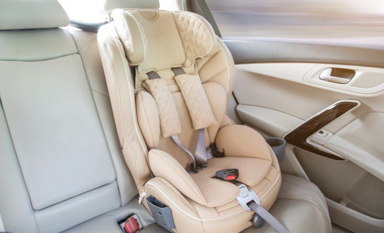 Cómo garantizar la seguridad de un niño en el coche