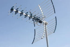 ¿Cómo instalar una antena de TV terrestre exterior?