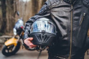 Cómo limpiar un casco de moto