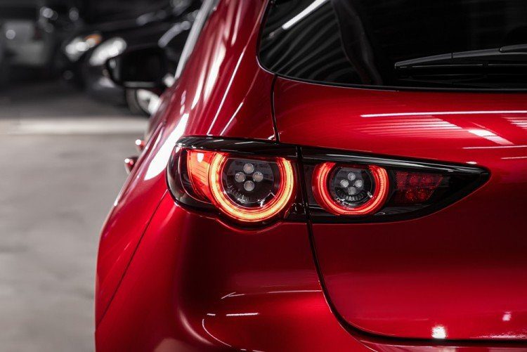 Cómo reparar las luces traseras de tu coche