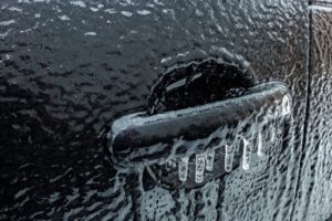 Consejos para abrir las puertas del coche en invierno