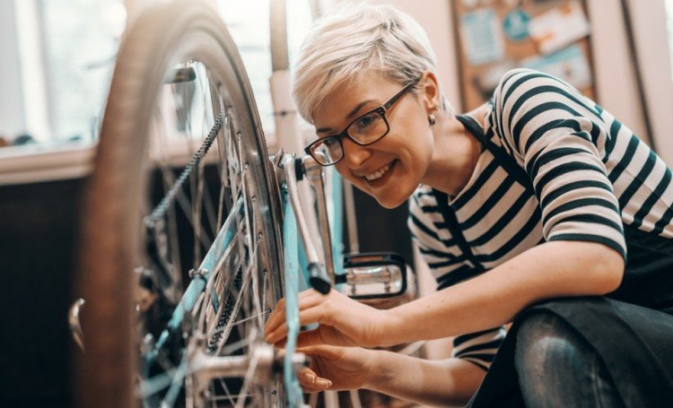 Cuáles son las herramientas imprescindibles a tener para reparar una bicicleta