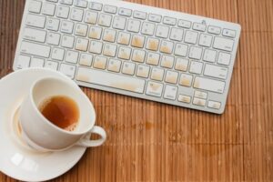 ¿Qué hacer cuando derramas agua o café en tu PC?