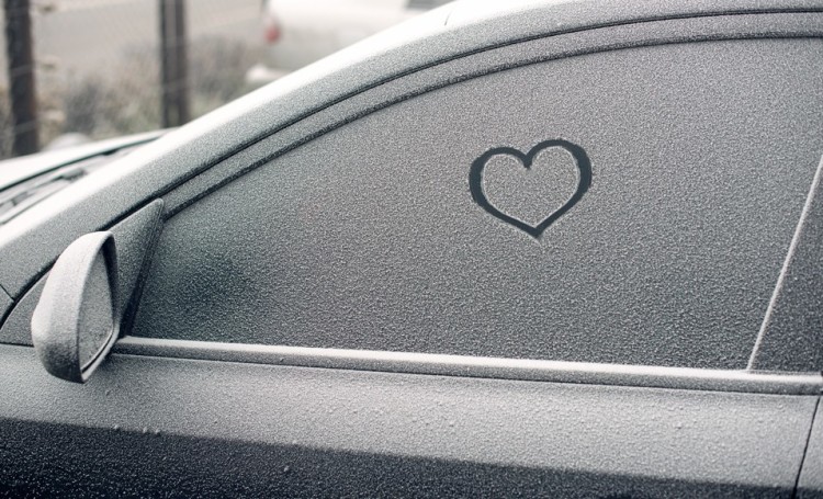 consejos para descongelar tu parabrisas de tu coche en invierno
