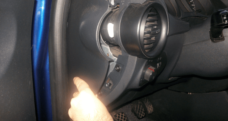 Cómo se sustituye un fusibles del coche defectuoso en un vehículo
